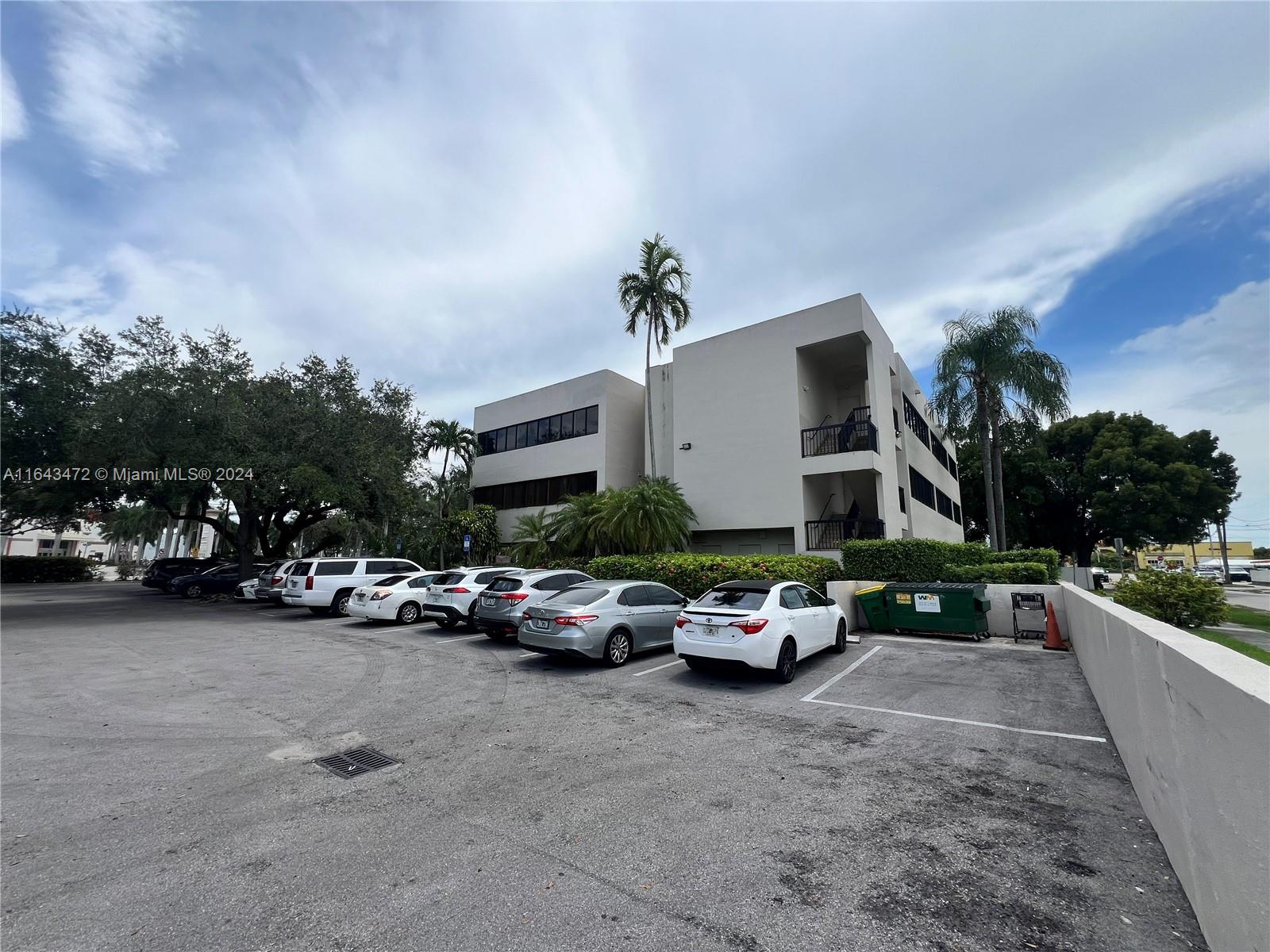 Excellent office space on the 2nd floor on a very busy street corner. Roughly 1800 SQFT of office space including a reception area, little kitchen area and 6 separate rooms. Two rooms have huge windows with plenty of sunlight coming in. Available to move in immediately.