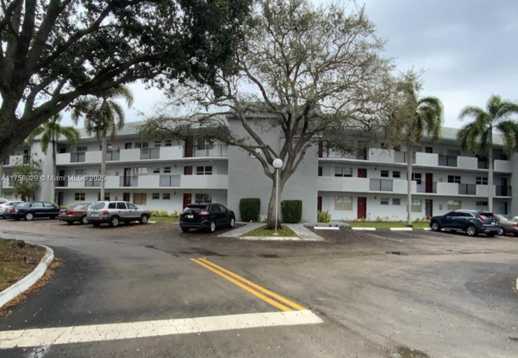 This is a 2 bedroom 1.5 bathroom unit located in Fairways of Tamarac. This unit is being sold Via Auction.
*This property is under the First Look Initiative. For the first 30 days on the market, seller will entertain offers for owner occupants ONLY. Once this period passes, all offers will be considered.*