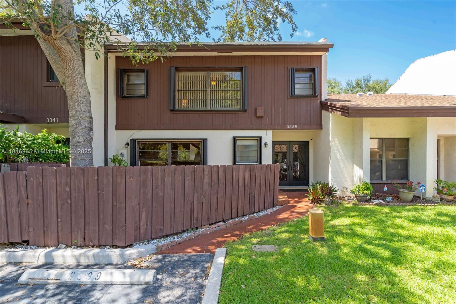 Spacious & Updated 3BR/3BA Townhouse in Hollywood – No Rental Restrictions!
Nearly 2,000 sq ft of beautifully designed living space in a prime Hollywood location, Tamerlane! This move-in ready townhouse features vaulted ceilings, cherrywood bamboo flooring, an updated kitchen and bathrooms, and a full bedroom and bathroom on the first floor — perfect for guests or multi-gen living. Enjoy a front patio deck, an extended enclosed patio for entertaining, and Spanish tile accents on the lower level.
Low HOA ($250/month) includes pool, security cameras, and lawn maintenance. Investor-friendly with no rental restrictions!
Don’t miss this opportunity for space, style, and flexibility in a desirable community.