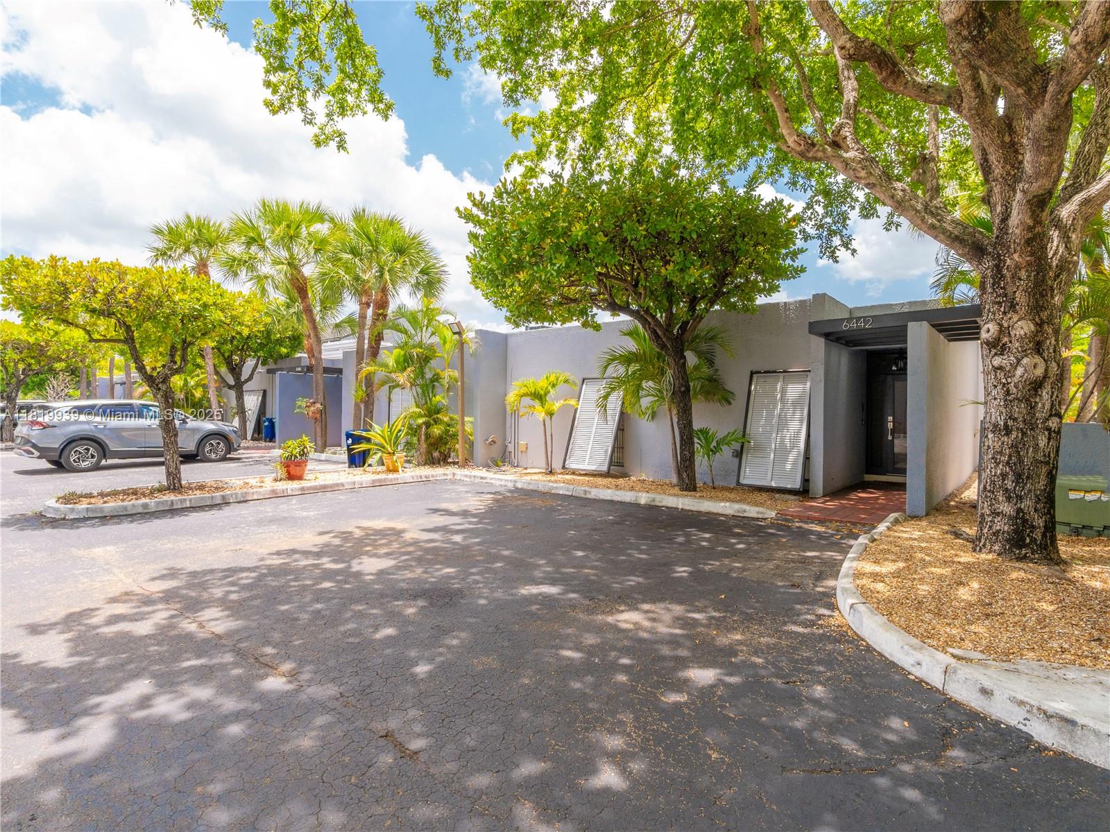 MIAMI LAKES WINDMILL GATE - Residential