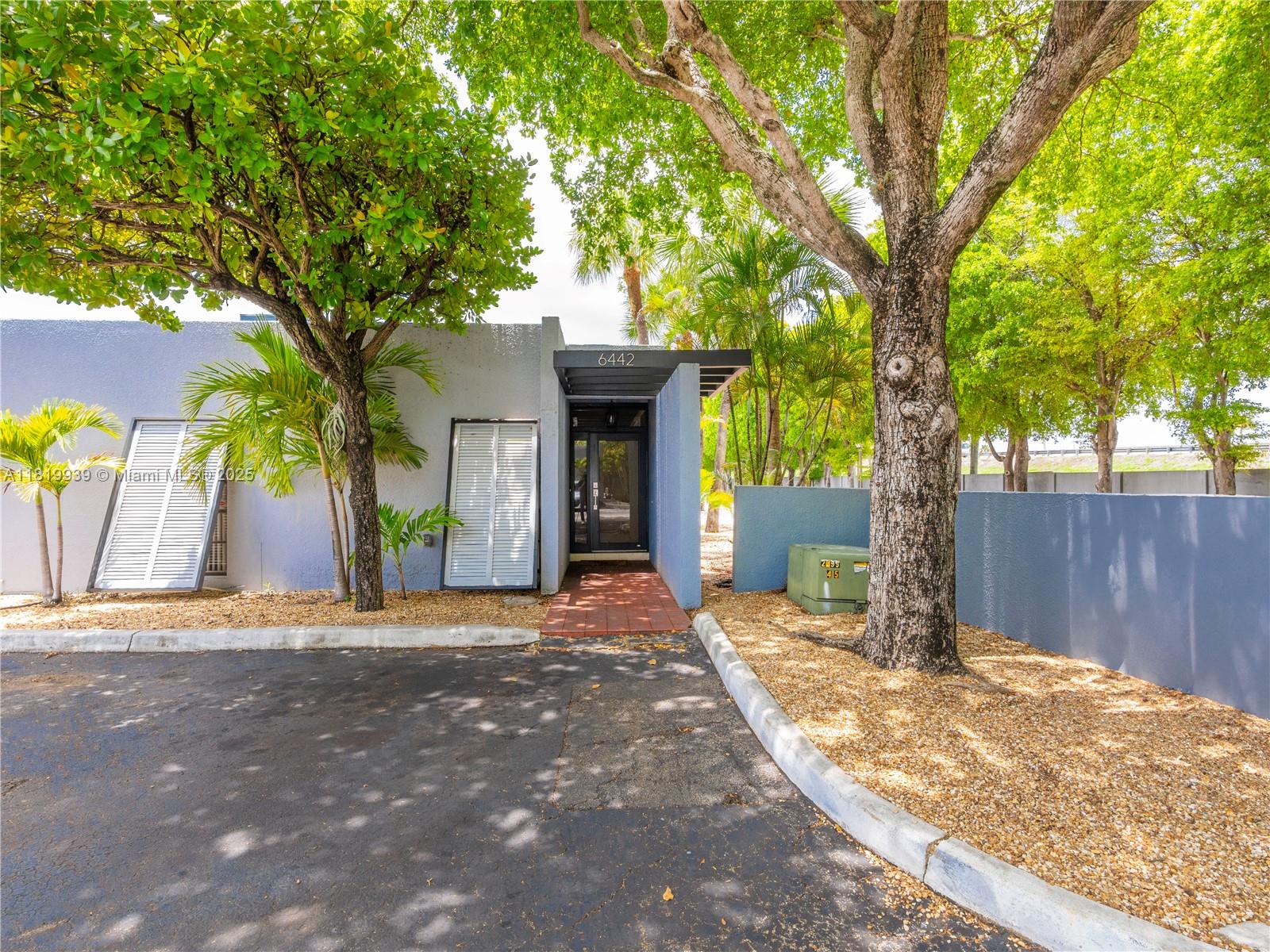 MIAMI LAKES WINDMILL GATE - Residential