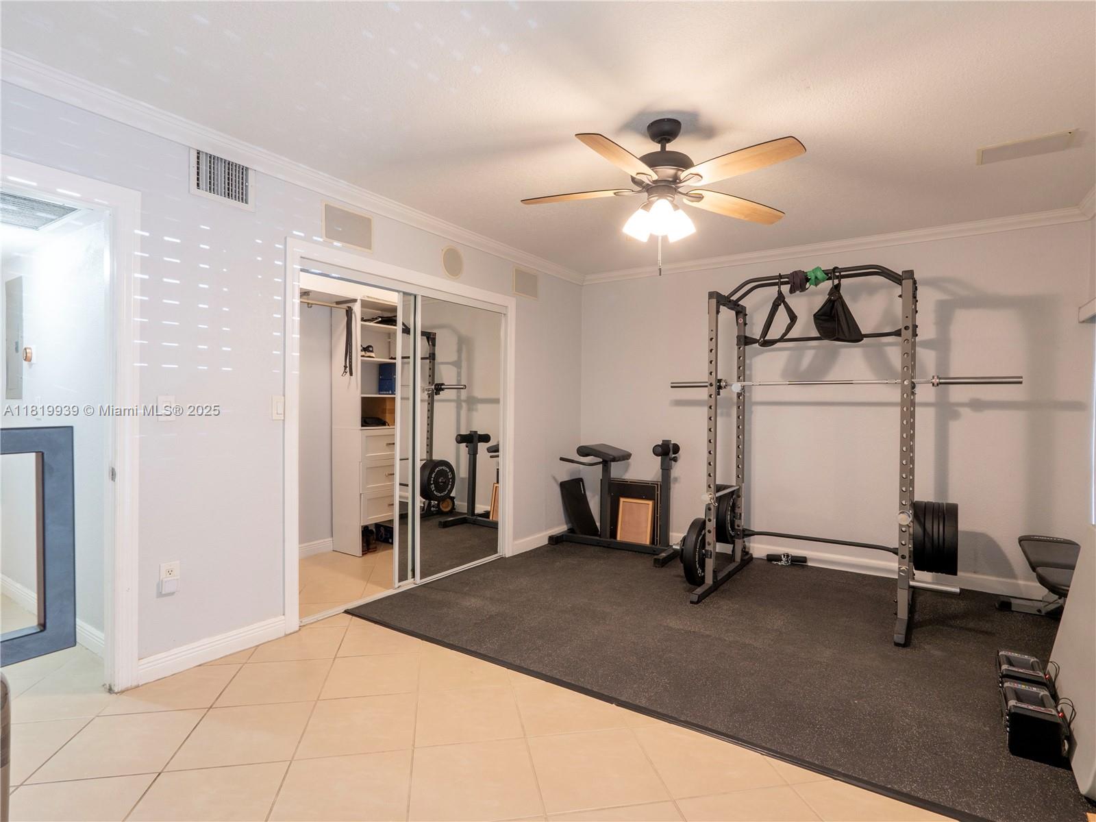 MIAMI LAKES WINDMILL GATE - Residential