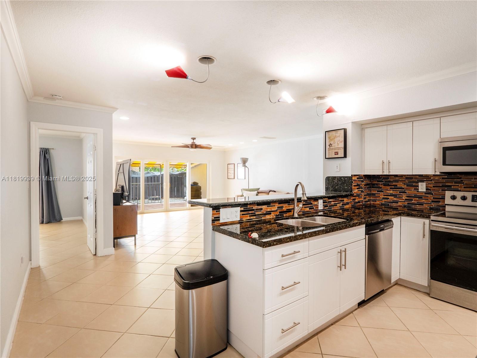 MIAMI LAKES WINDMILL GATE - Residential