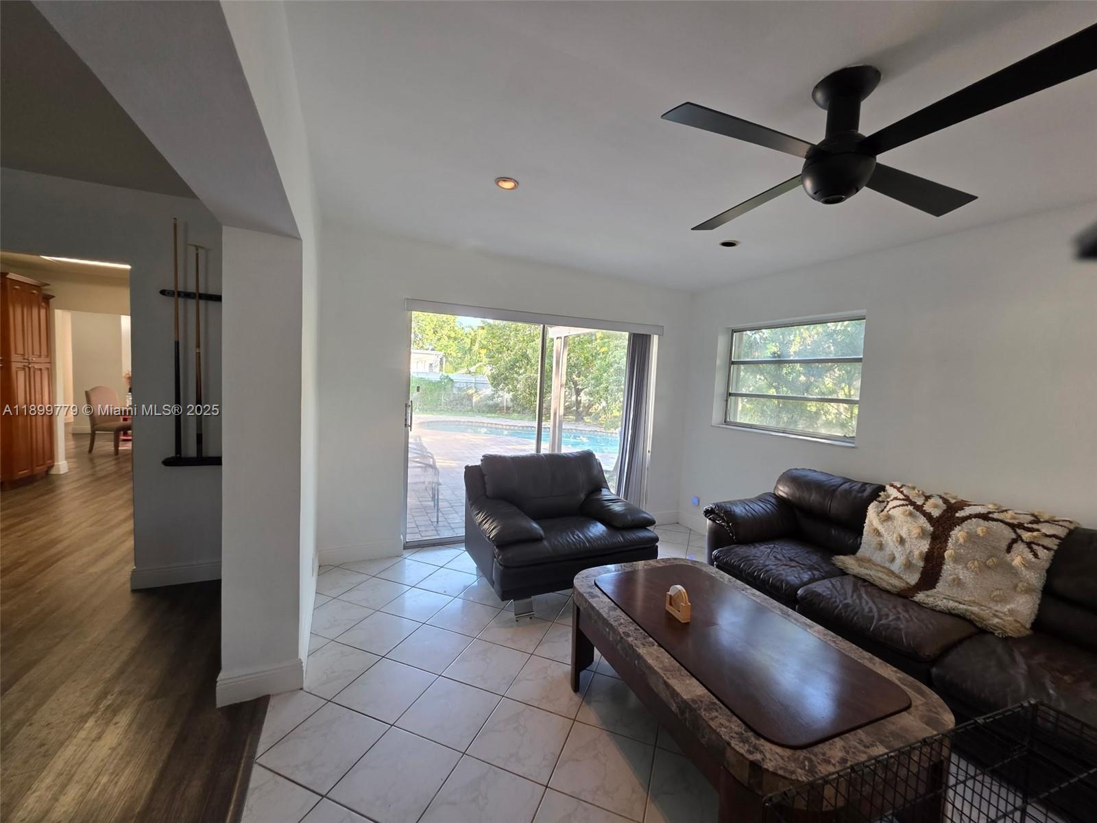KENDALE LAKES SEC SEVEN - Residential