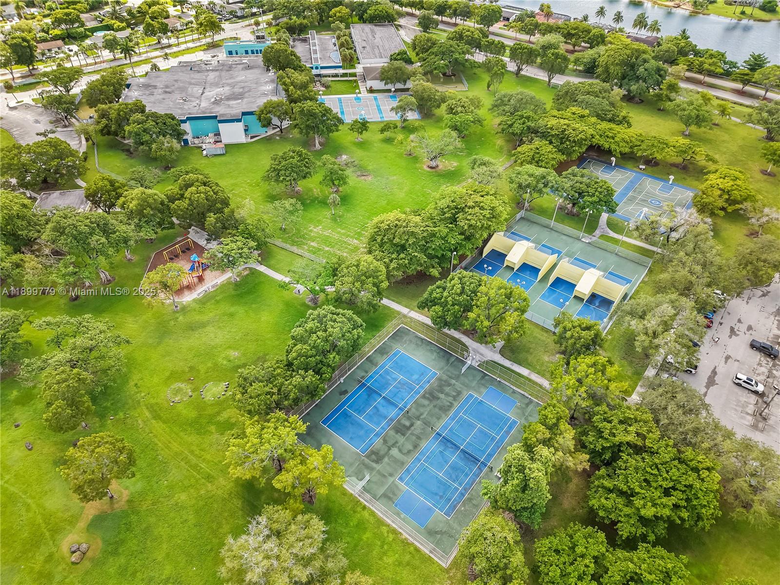 KENDALE LAKES SEC SEVEN - Residential