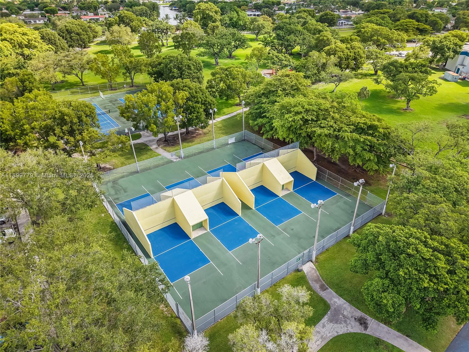 KENDALE LAKES SEC SEVEN - Residential