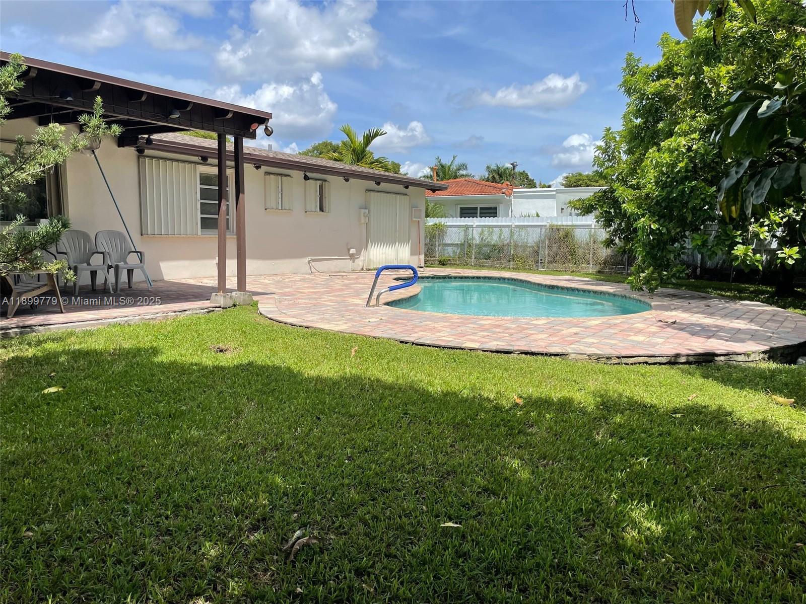 KENDALE LAKES SEC SEVEN - Residential