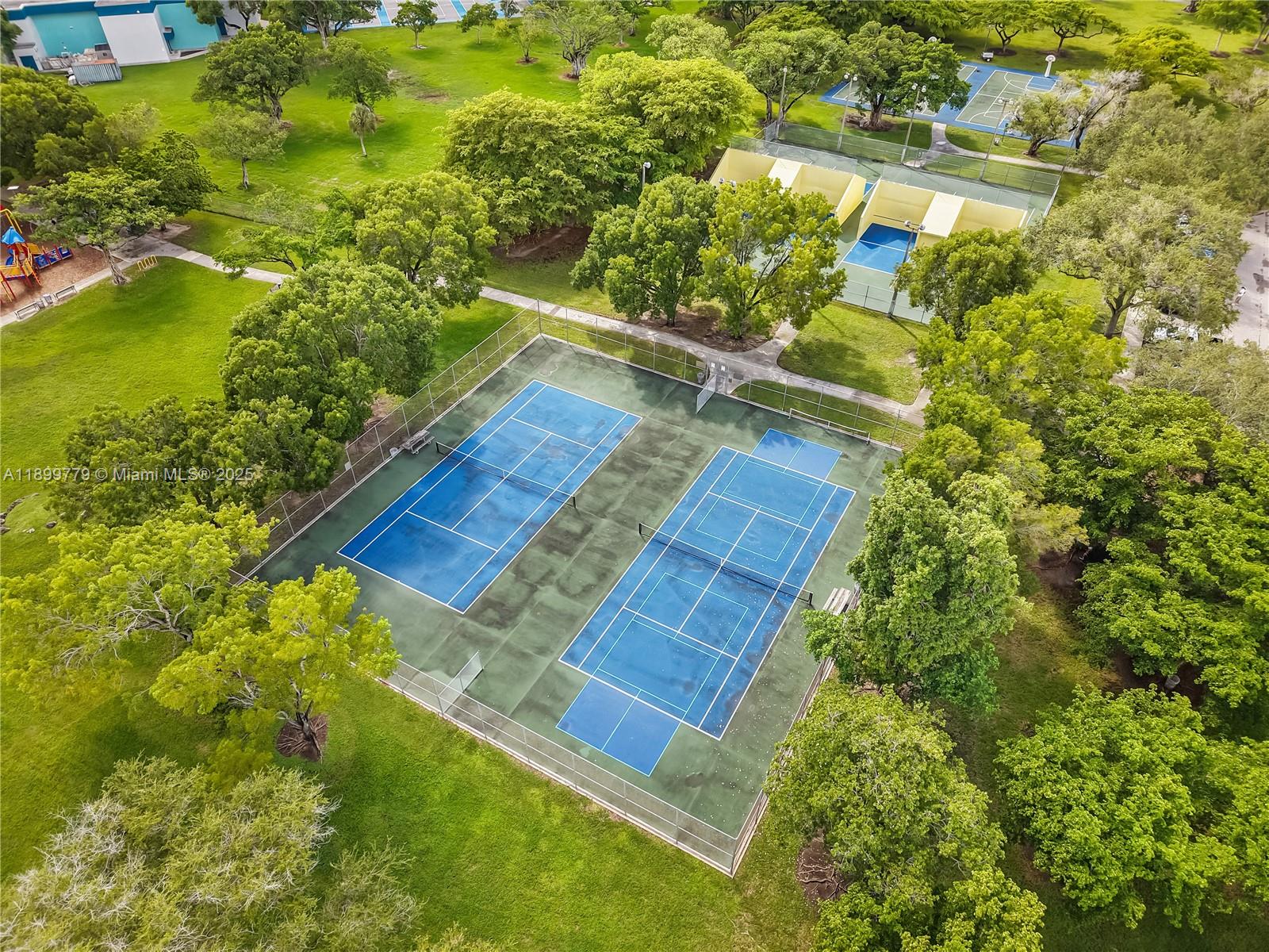 KENDALE LAKES SEC SEVEN - Residential