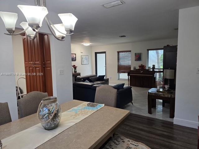 KENDALE LAKES SEC SEVEN - Residential
