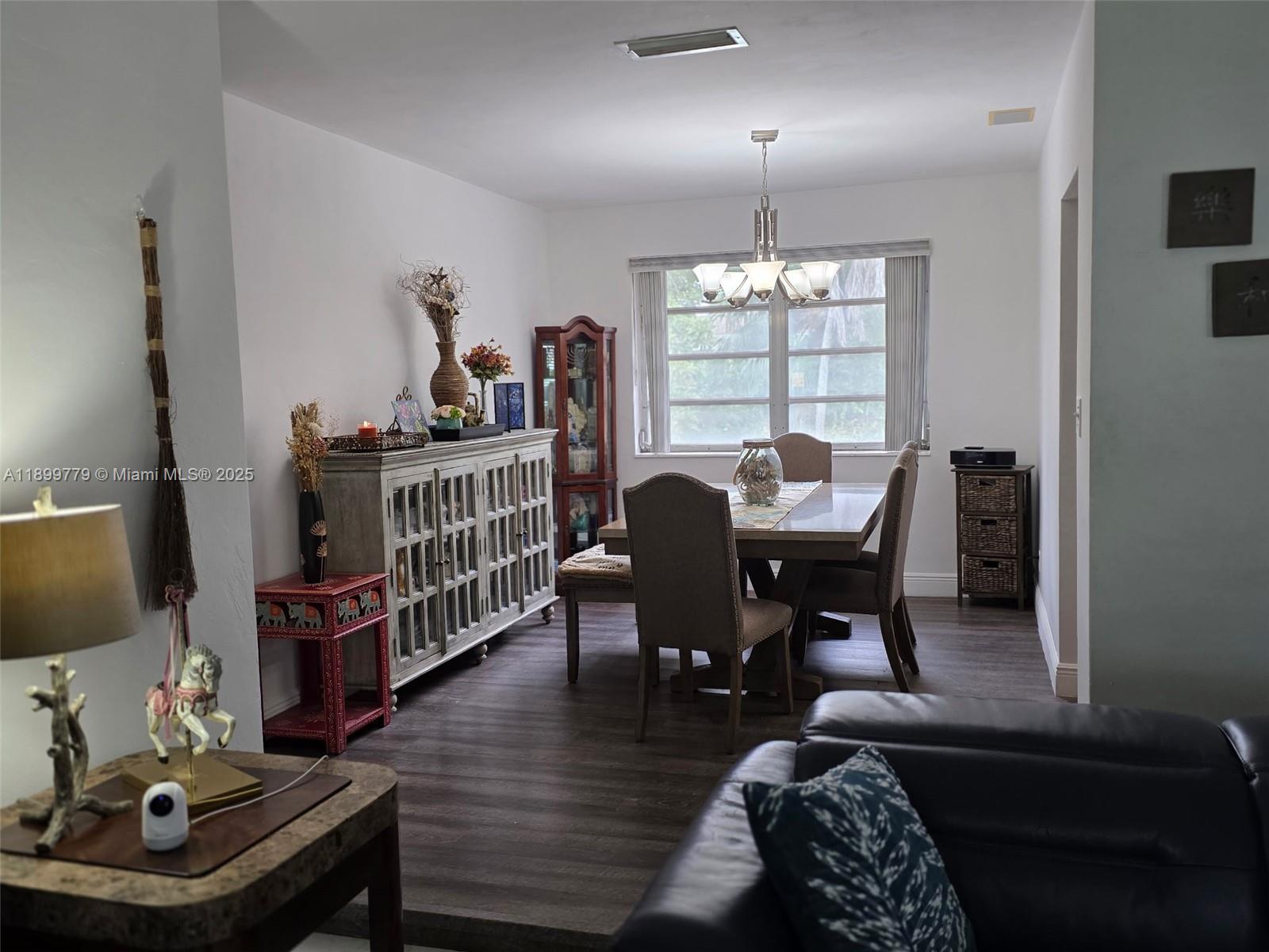 KENDALE LAKES SEC SEVEN - Residential