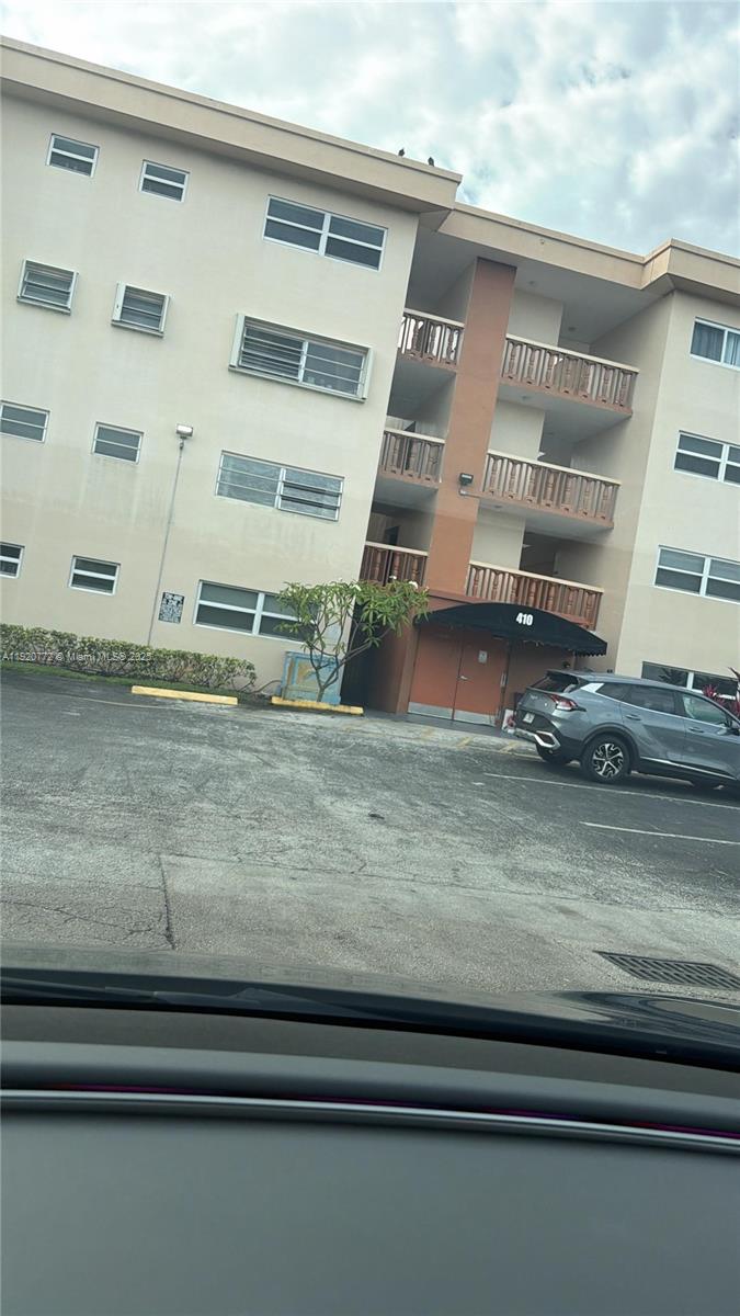 FOURTH GULFSTREAM GARDEN - Residential Lease