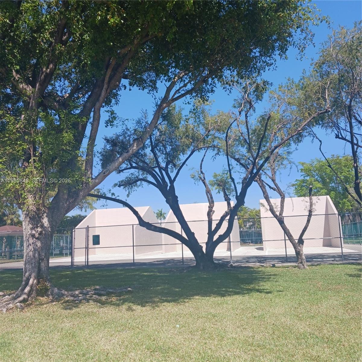 HORIZONS WEST CONDO #7 - Residential