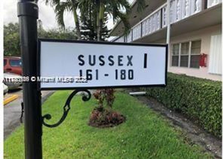 55+ SENIOR COMMUNITY. Nice 1B + 1B in 2nd-floor condo. Beautiful and cozy apartment. Tile flooring, very spacious bedroom, in excellent conditions, 2 wall A/C, ceiling fans. Kitchen in white. Enjoy the park-like setting, lovely garden view, Walking distance to community pool, bus stop. Near shopping, beaches, famous Palm Beach. Enjoy wonderful amenities, heated indoor Olympic size indoor pool, professional exercise room, entertainment, theater, classes, card room, clubs, billiards, tennis, social activities and more!