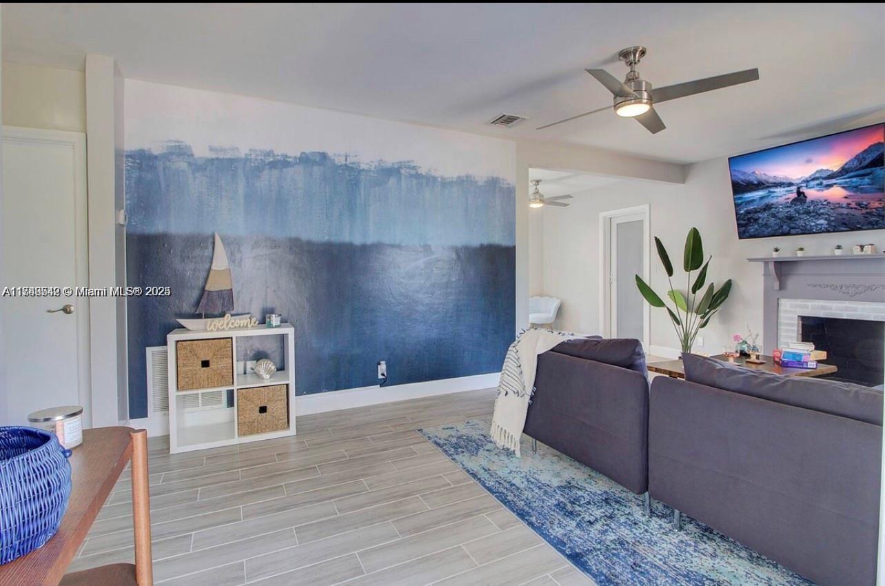 320 SW 11th Ct