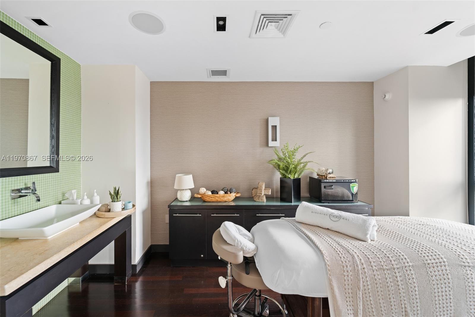 900 BISCAYNE BAY CONDO - Residential