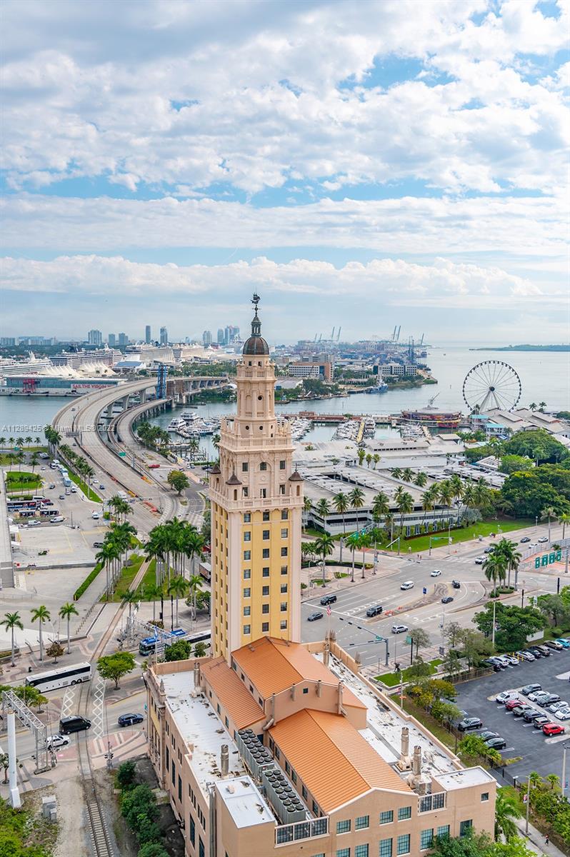 MIAMI WORLDCENTER - Residential Lease