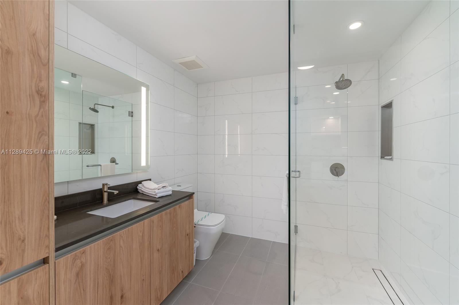 MIAMI WORLDCENTER - Residential Lease