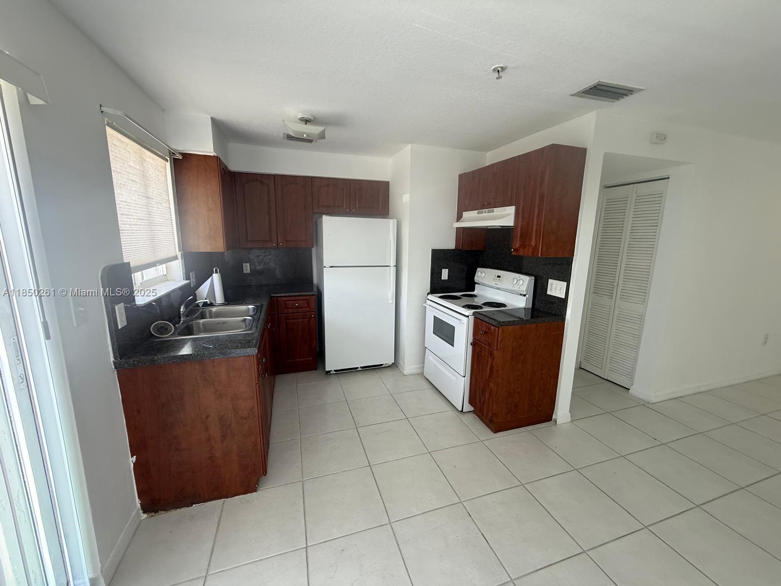 Spacious and charming 1 bed, 1 bad condo with laminated floors and in-unit washer/dryer, Includes 1 assigned parking space, convenient location, perfect for comfortable living!