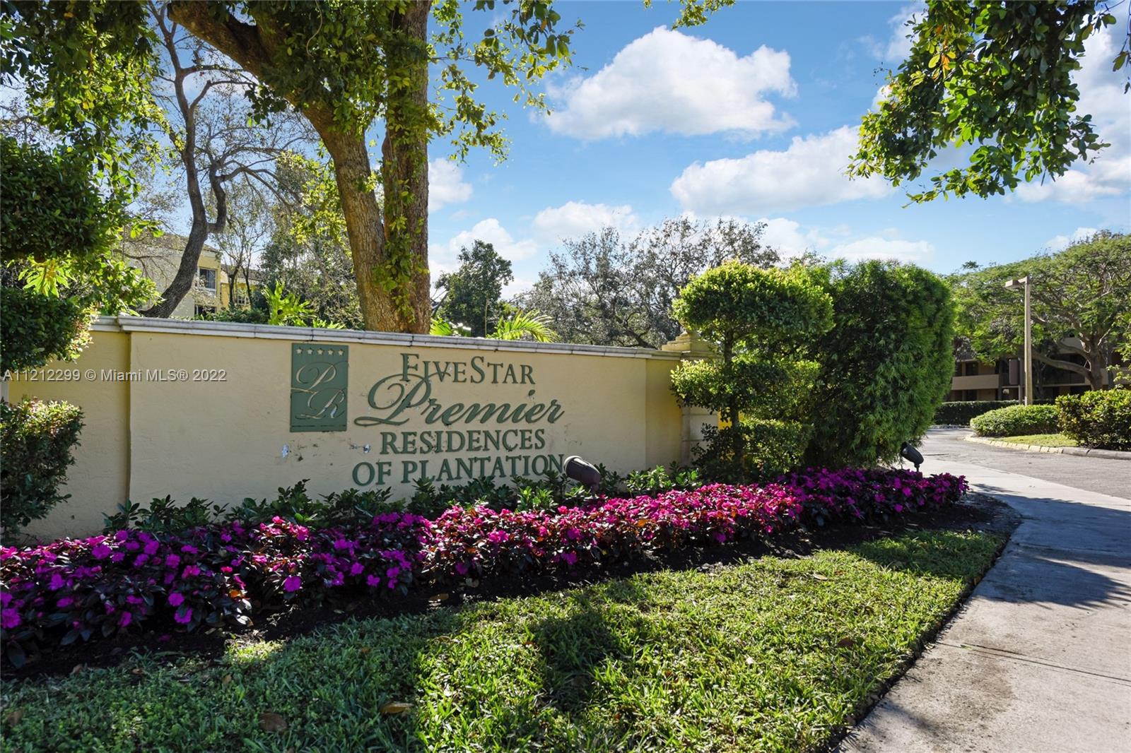 JACARANDA HEIGHTS CONDO - Residential