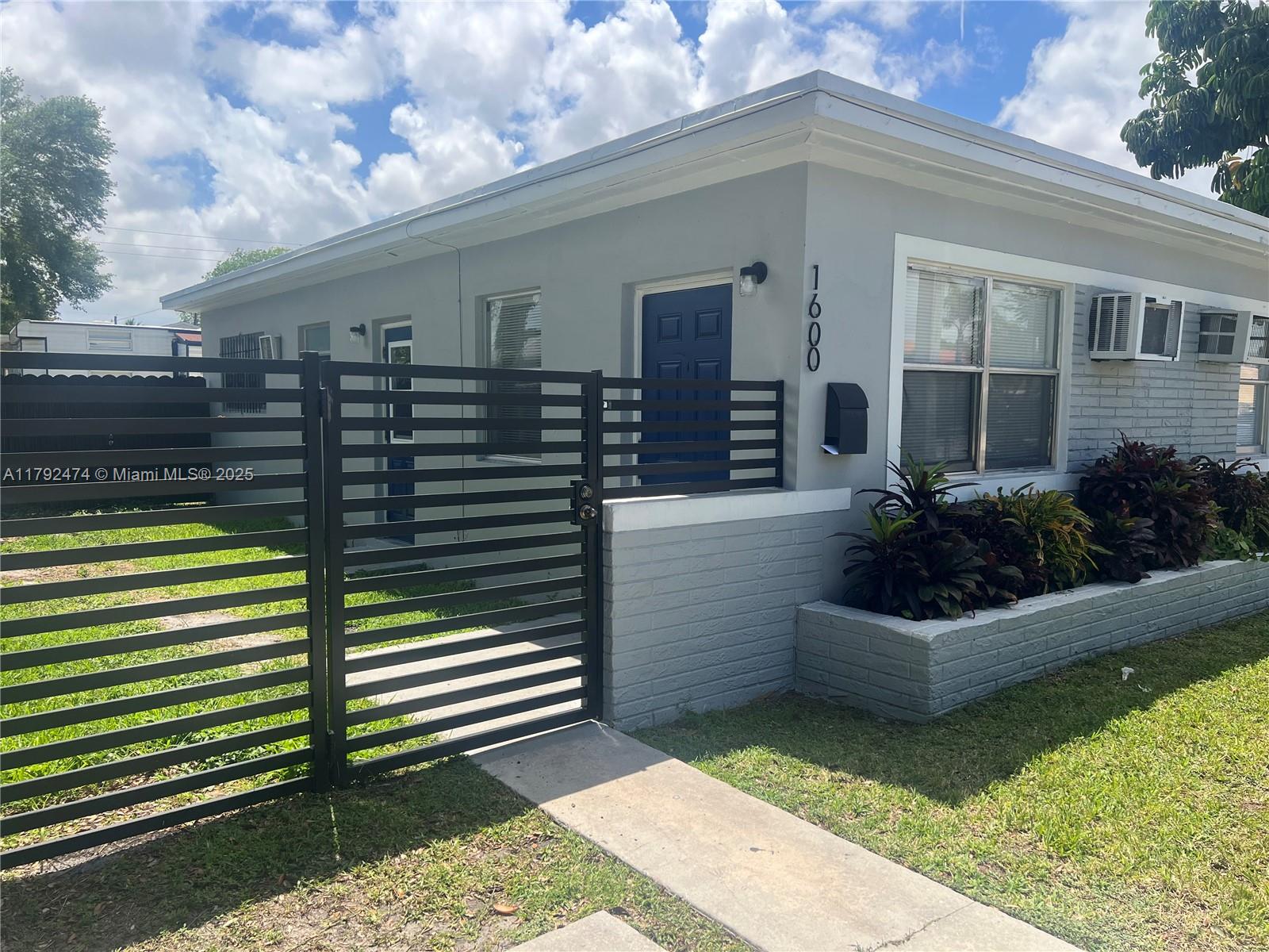 Rental Property at 1600 Nw 42nd St 1600, Miami, Broward County, Florida - Bedrooms: 1 
Bathrooms: 1  - $1,600 MO.