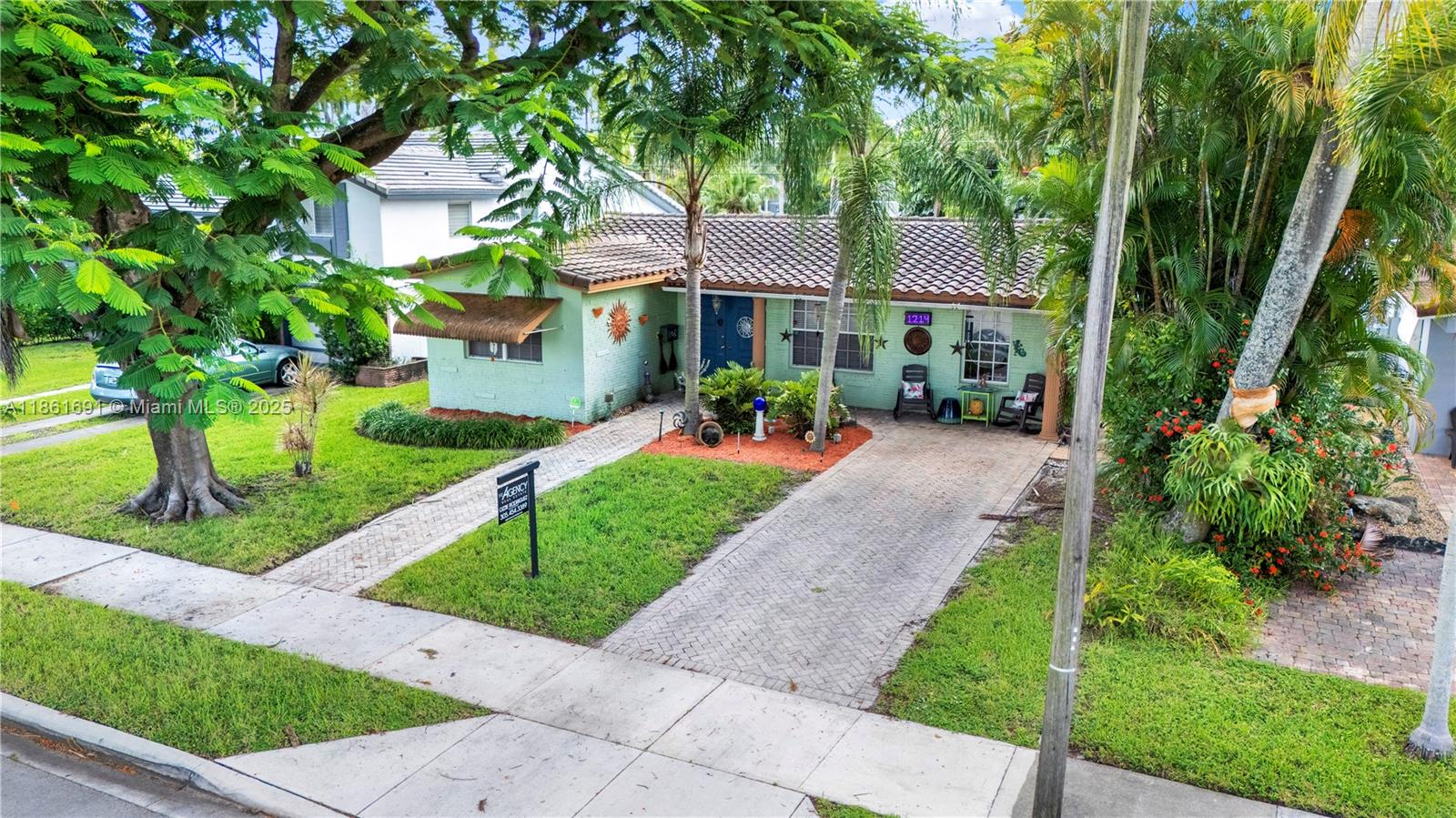 1214 Polk St