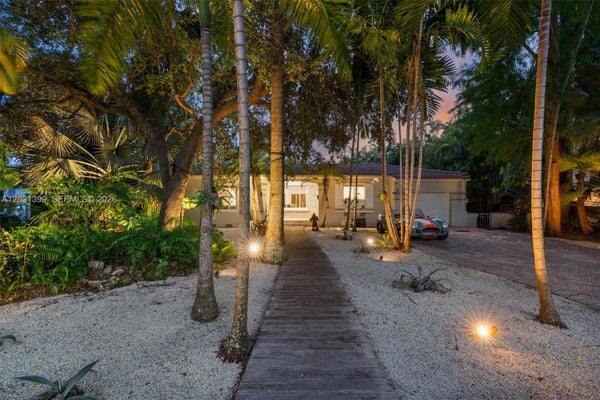 1160 NE 100TH ST, MIAMI SHORES, FL 33138 - Image dc8fabfe99d5b7dbaa98559df3b9cc61/2830562747