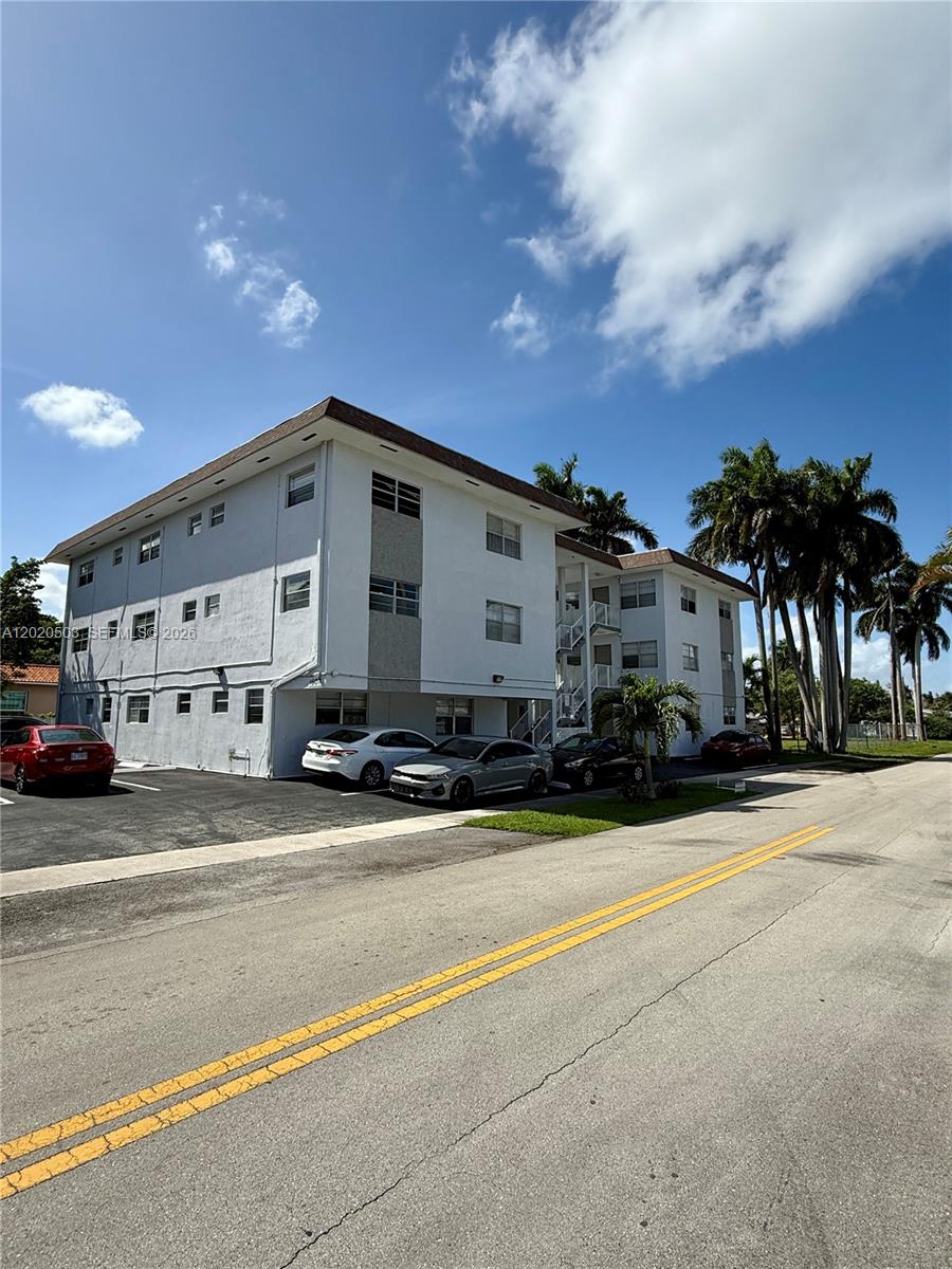 Photo of 1607 Arthur St #303, Hollywood, FL 33020 (MLS # A12020503)