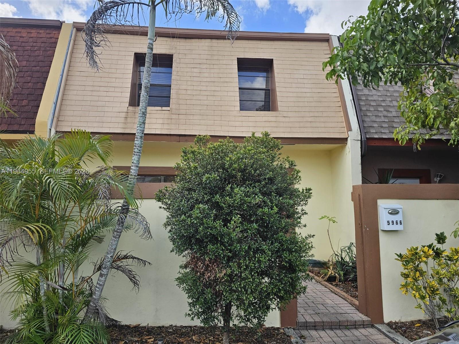 SUNRISE TOWNE 1 - Residential