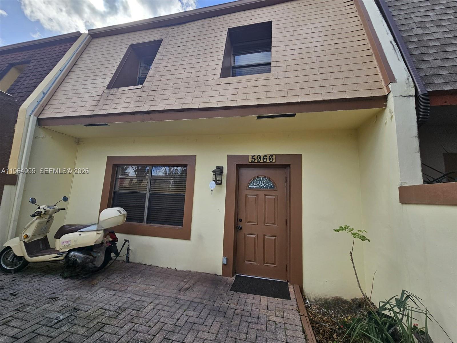 SUNRISE TOWNE 1 - Residential