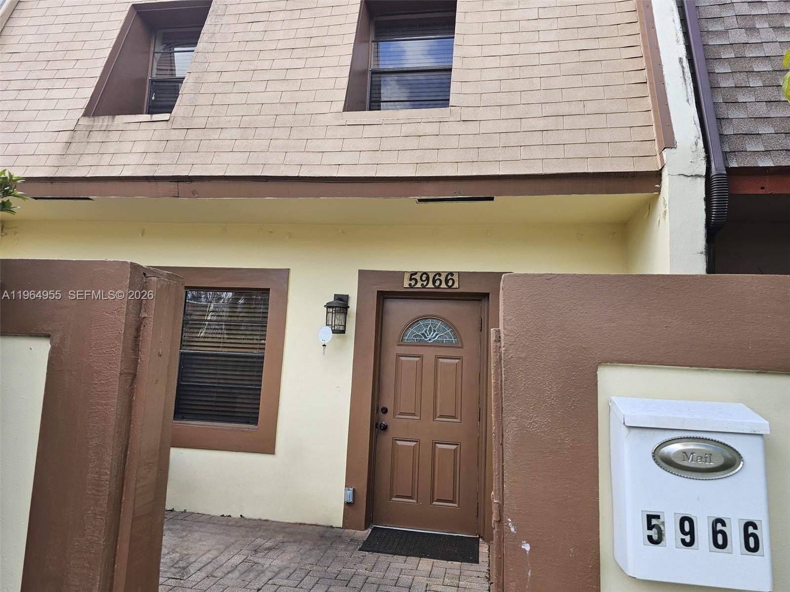 SUNRISE TOWNE 1 - Residential