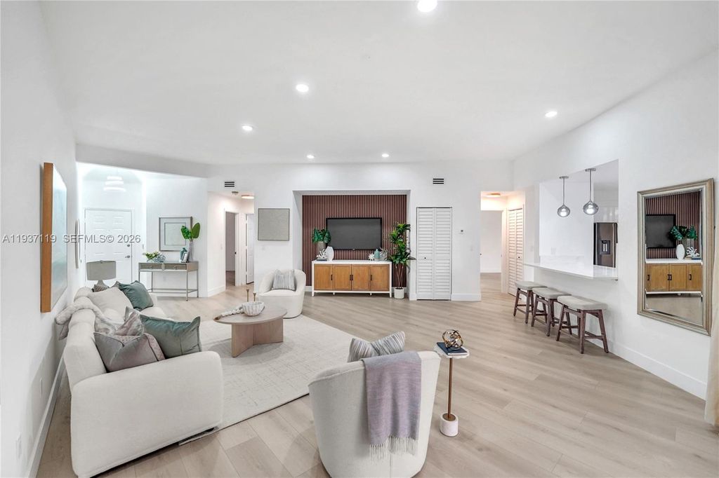 Photo of 7472 La Paz Blvd #306, Boca Raton, FL 33433 (MLS # A11937119)