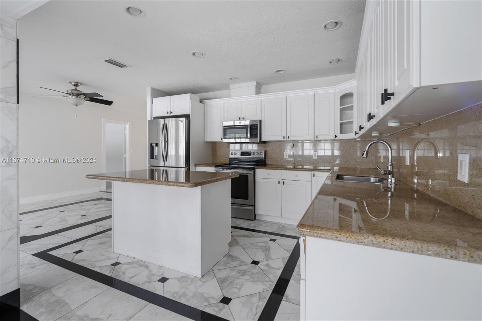 CORAL RIDGE COUNTRY CLUB - Residential
