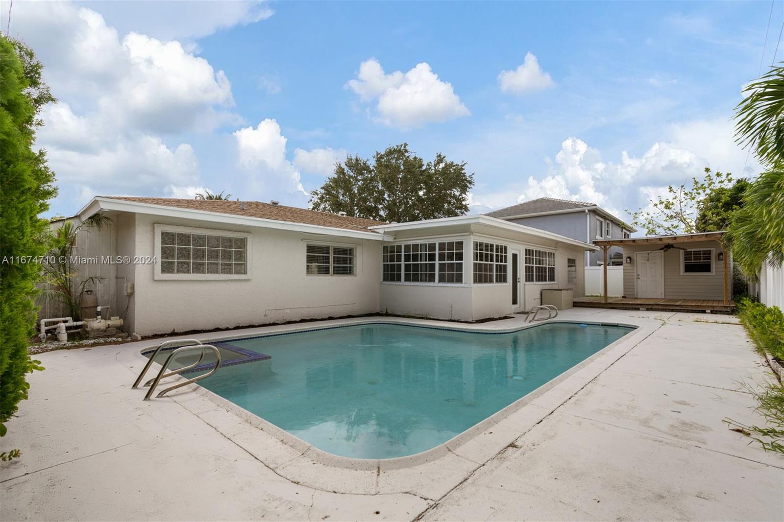 CORAL RIDGE COUNTRY CLUB - Residential