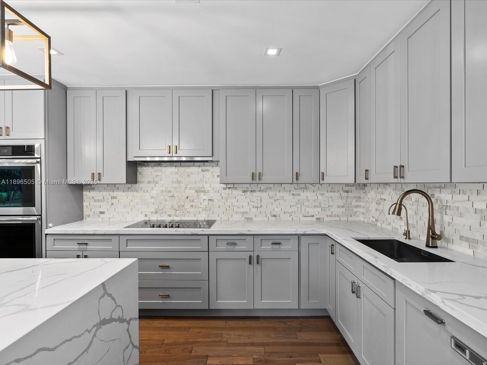 8501 SW 68th St Rd, Miami, FL, 33143/$2,790,000 4 8501 SW 68th St Rd
