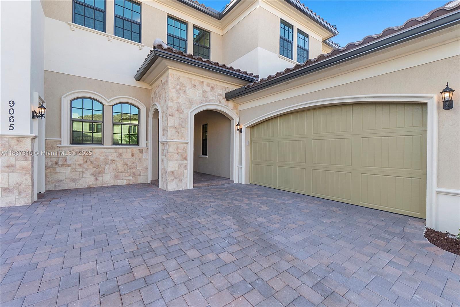 9065 W Parkland Bay