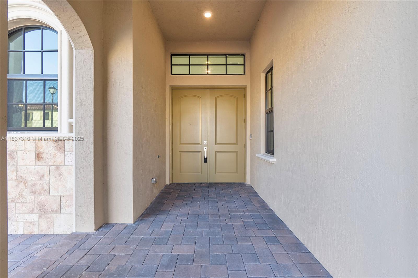 9065 W Parkland Bay