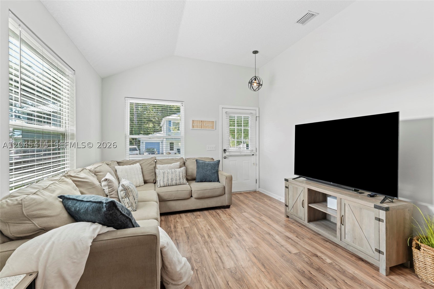 2 POINCIANA COVE RD