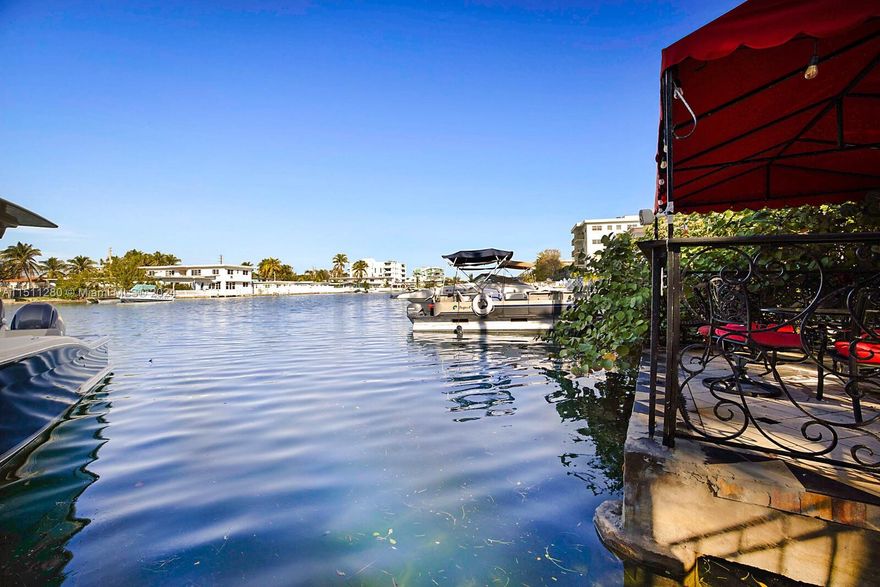 ONE OF A KIND WATERFRONT FOURPLEX.  THIS IS A HIDDEN GEM. SECURITY GATE DOORS, PRIVATE PARKING, DOCK SPACE AVAILABLE.  BUILDING CONSIST OF 2 ONE BEDROOM AND ONE BATH WITH ITS OWN WASHER AND DRYER, 1 TWO BEDROOM AND ONE STUDIO.  RENT ROLL IS ABOUT $11,000.00 MONTHLY WITHOUT THE INCOME OF THE PRIVATE DOCK SPACE.  SPECIAL FINANCING FALLS UNDER 4 UNITS OR LESS MAKING IT A RESIDENTIAL PROPERTY.  TWIN BUILDING NEXT DOOR CAN ALSO BE PURCHASED.  UNITS ARE ALL RENOVATED WITH CENTRAL AIR CONDITIONERS.  DO NOT MISS THIS GREAT PROPERTY IN NORTH BEACH.