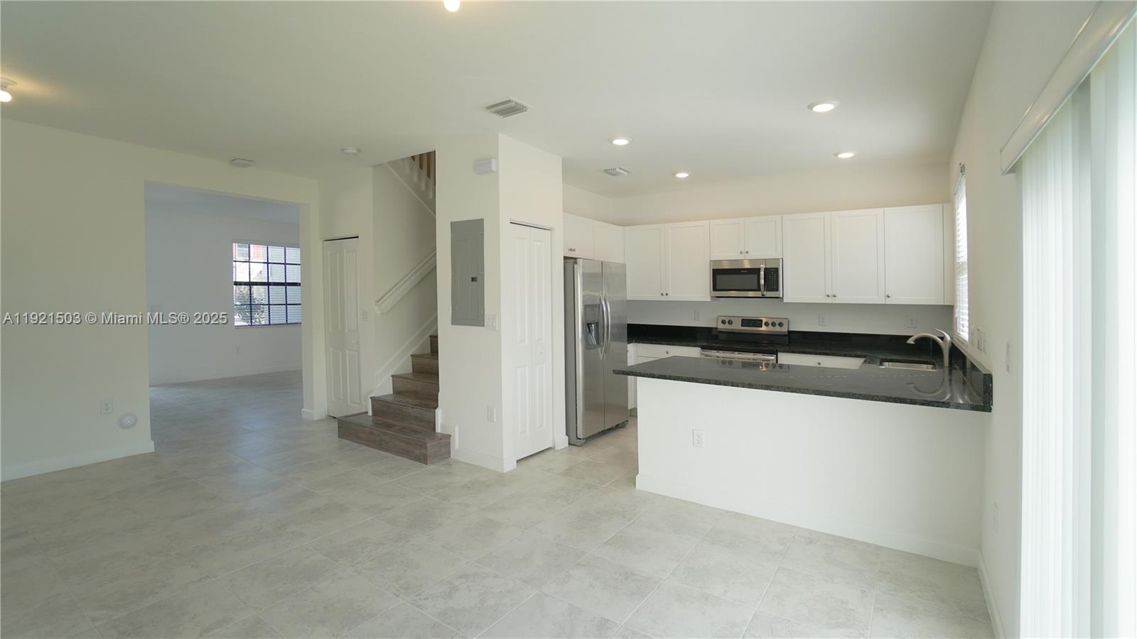 COCO PALM VILLAS - Residential