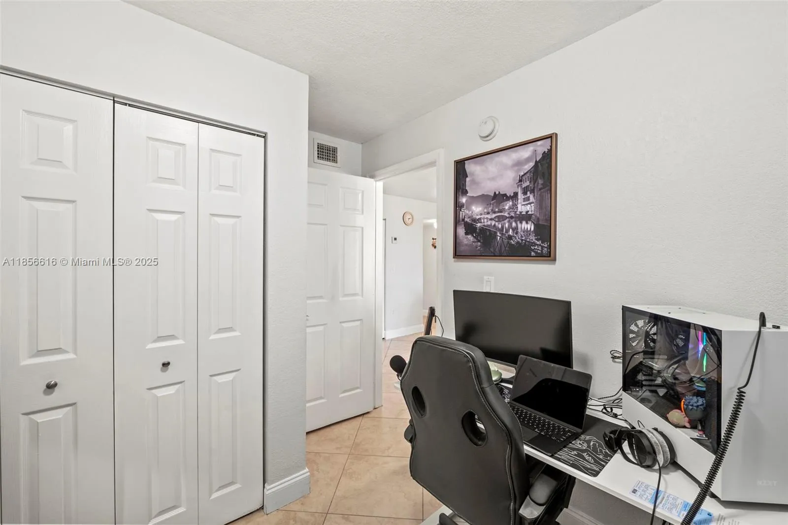 Miami, Florida 33165, United States, 2 Bedrooms Bedrooms, ,1 BathroomBathrooms,Residential,Pending,189285