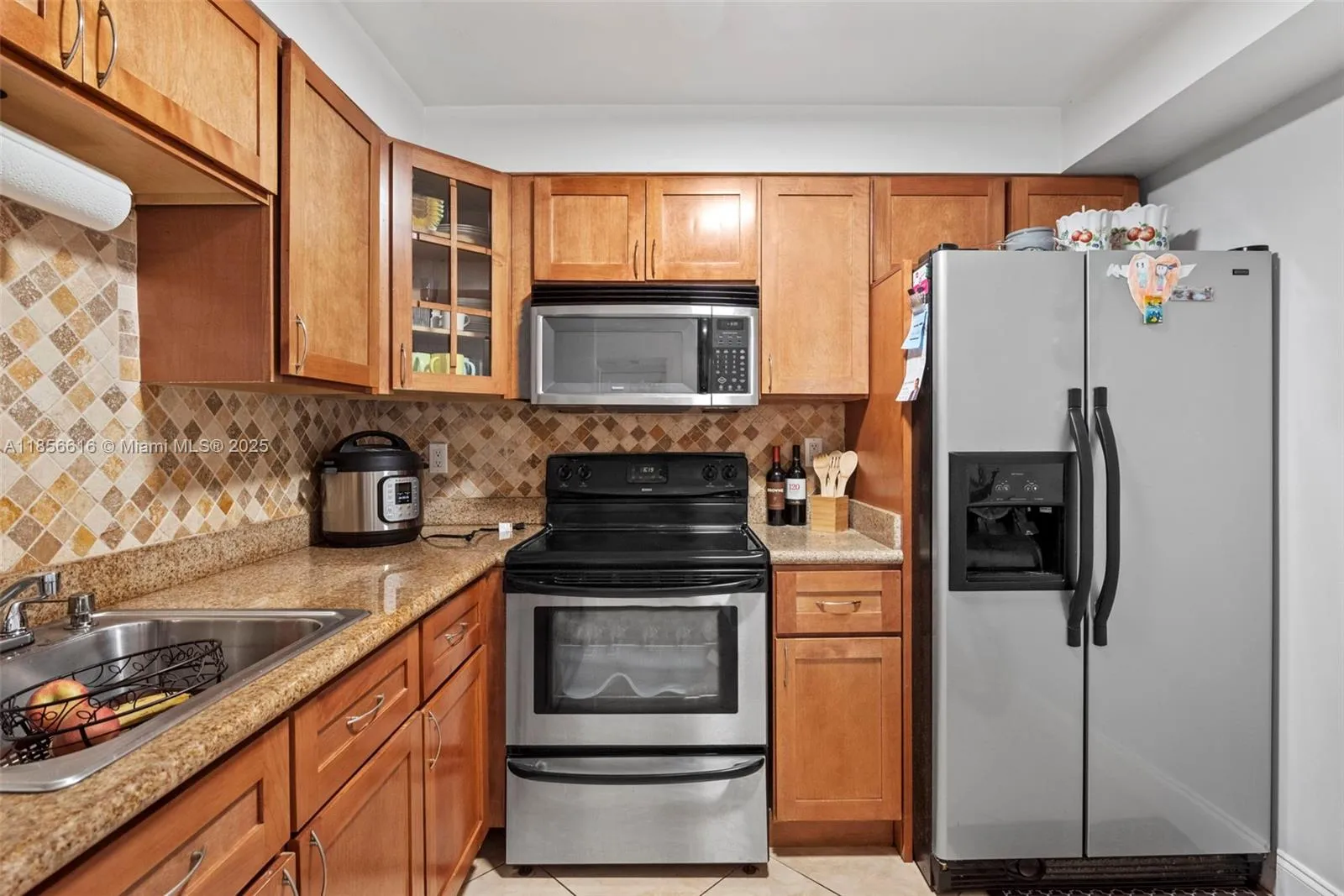 Miami, Florida 33165, United States, 2 Bedrooms Bedrooms, ,1 BathroomBathrooms,Residential,Pending,189285