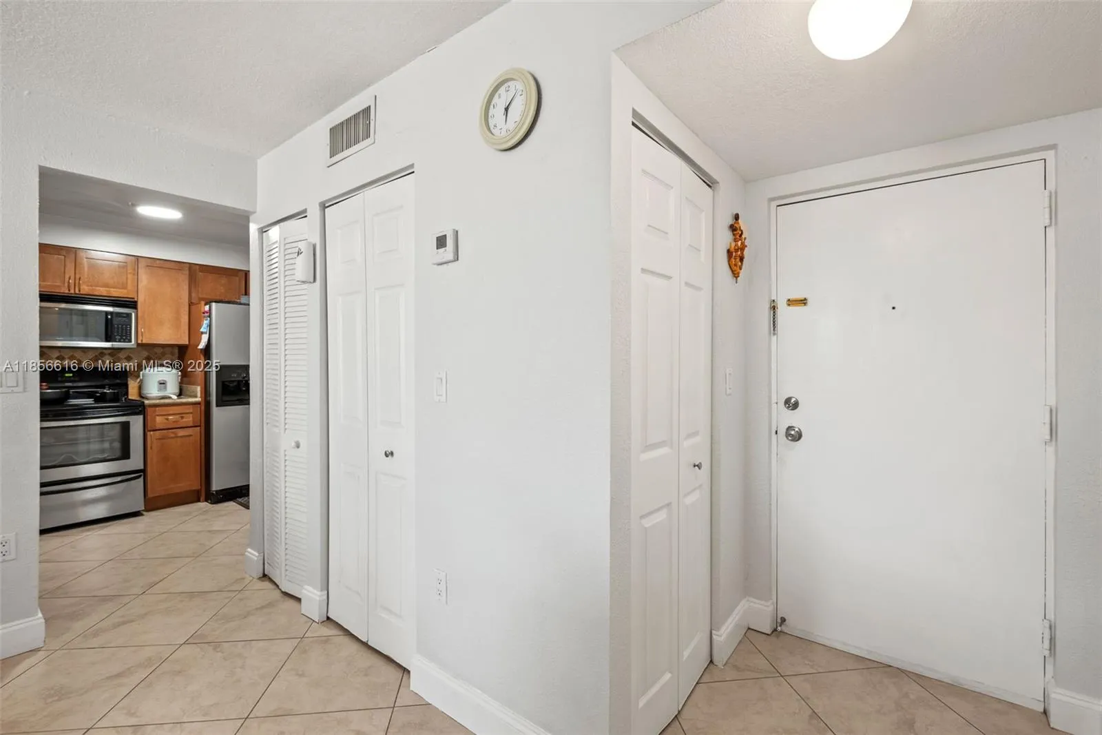 Miami, Florida 33165, United States, 2 Bedrooms Bedrooms, ,1 BathroomBathrooms,Residential,Pending,189285