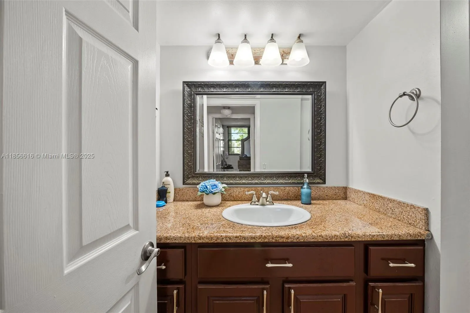 Miami, Florida 33165, United States, 2 Bedrooms Bedrooms, ,1 BathroomBathrooms,Residential,Pending,189285