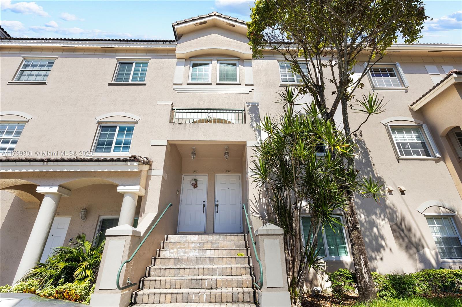 LAS BRISAS AT DORAL CONDO - Residential