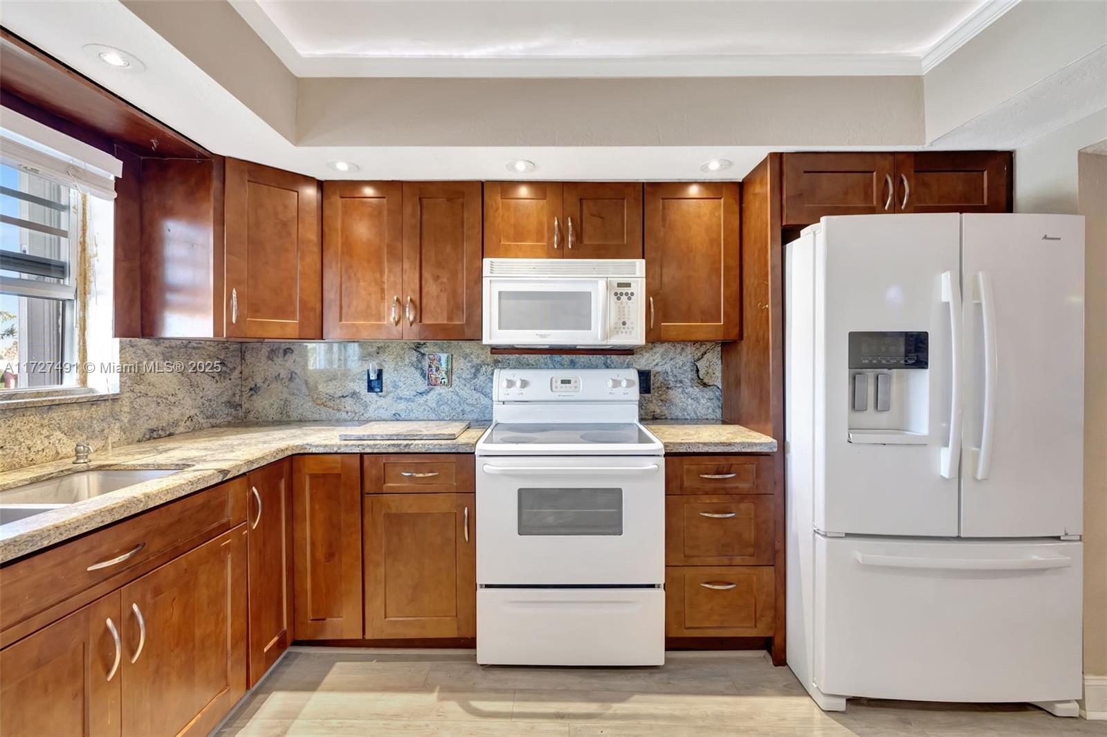 Property for Sale at 700 Se 6th Ave 203, Deerfield Beach, Broward County, Florida - Bedrooms: 2 
Bathrooms: 2  - $179,000
