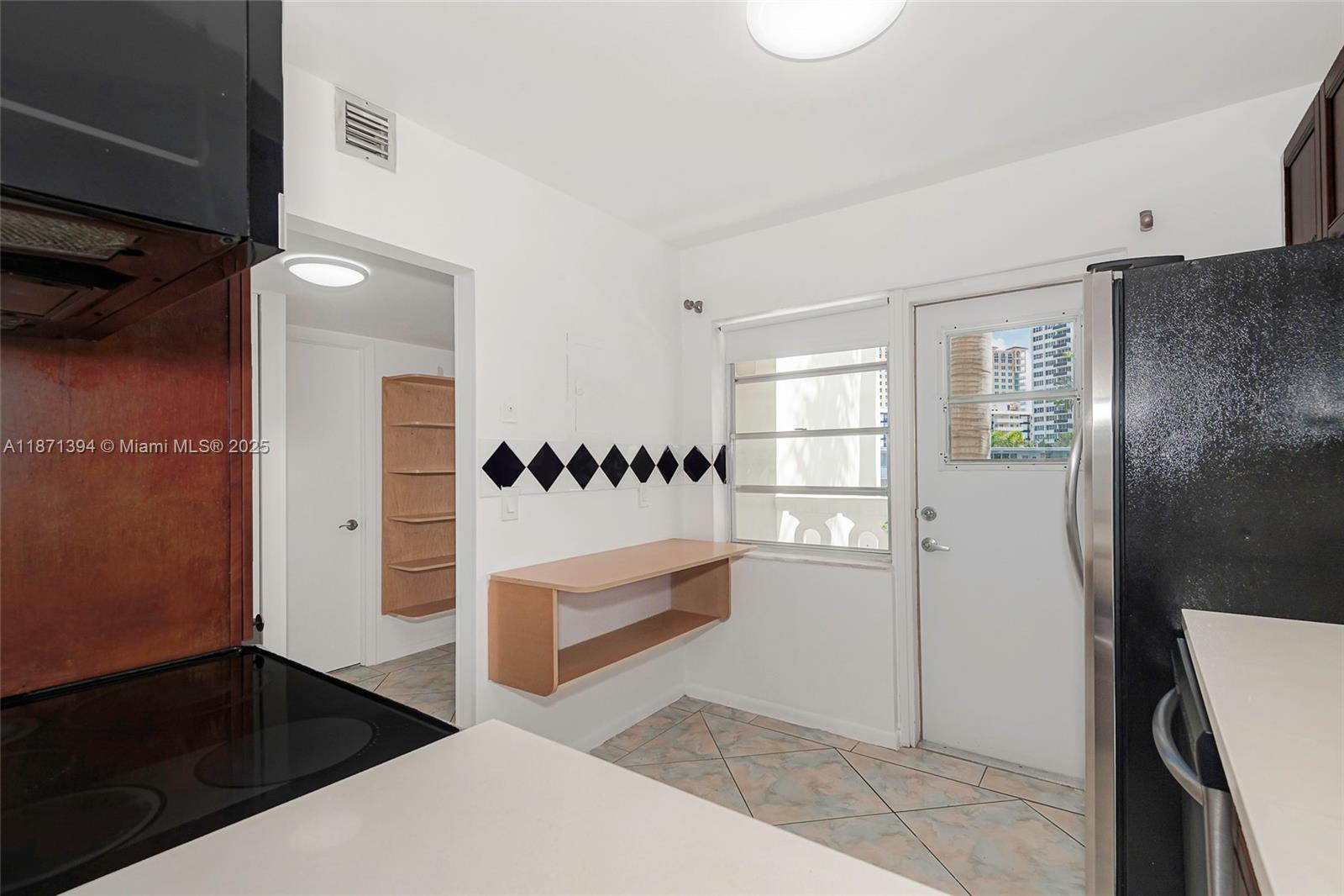 GOLDEN VIEW CONDO - Residential