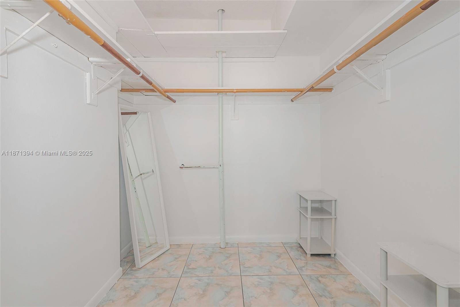 GOLDEN VIEW CONDO - Residential