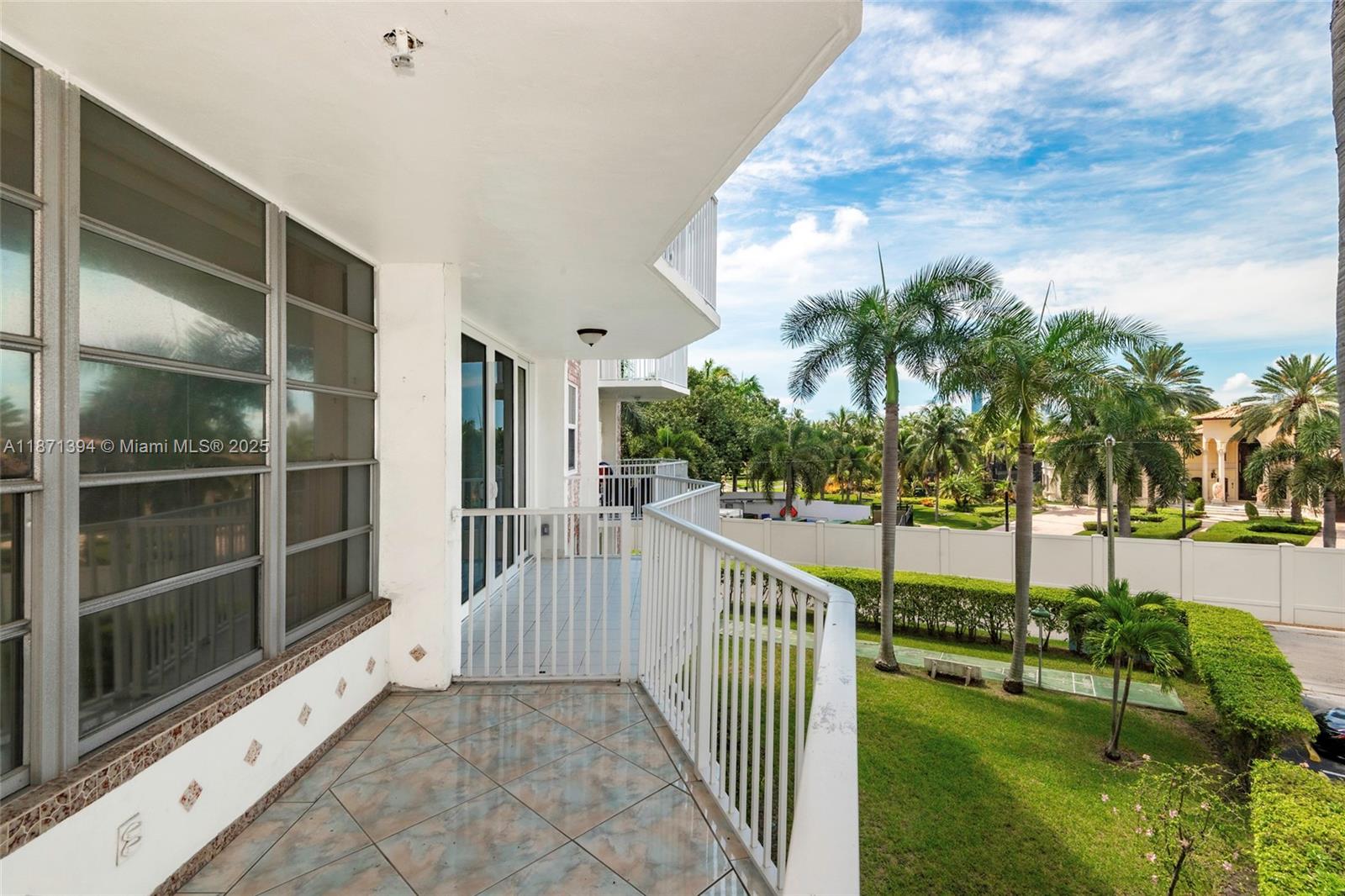 GOLDEN VIEW CONDO - Residential