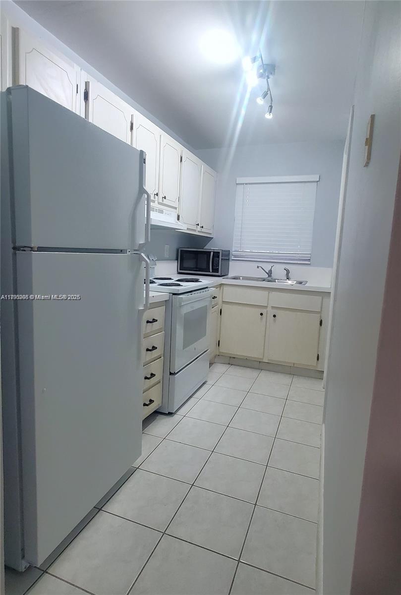 PARADISE BY THE SEA CONDO - Residential Lease