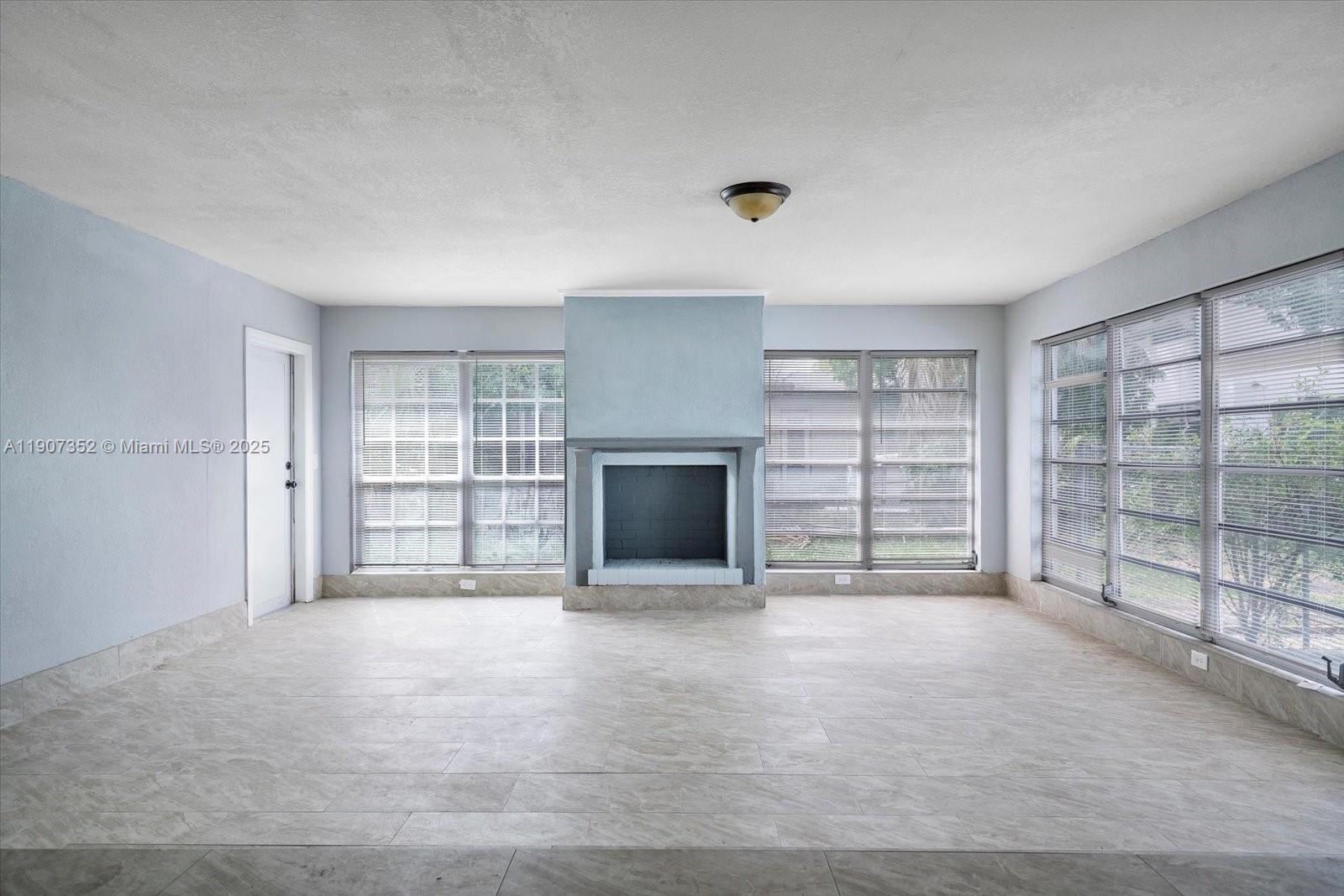 UNIT 1 MONTICELLO PARK - Residential Lease